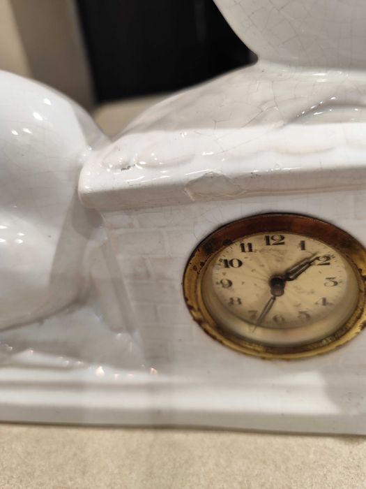 порцеланов часовник със гълъби