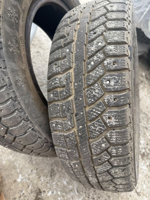 Продам 2 зимние шины 14 размера