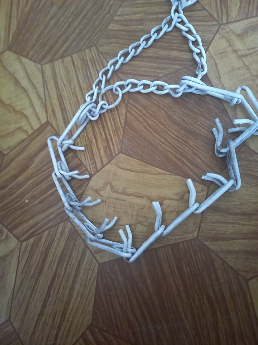 Ошейник с шипами .