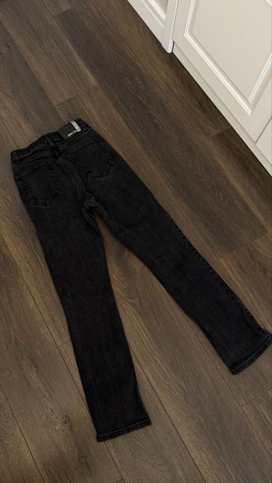 Продам джинсы прямые