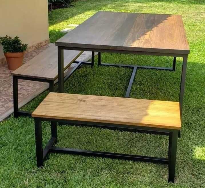 Градински мебели от метал и дърво