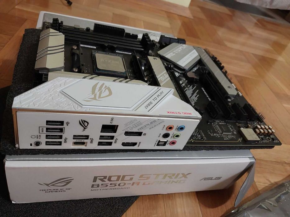 AMD Ryzen 7 5800X3D + Asus Rog Strix B550-A Gaming