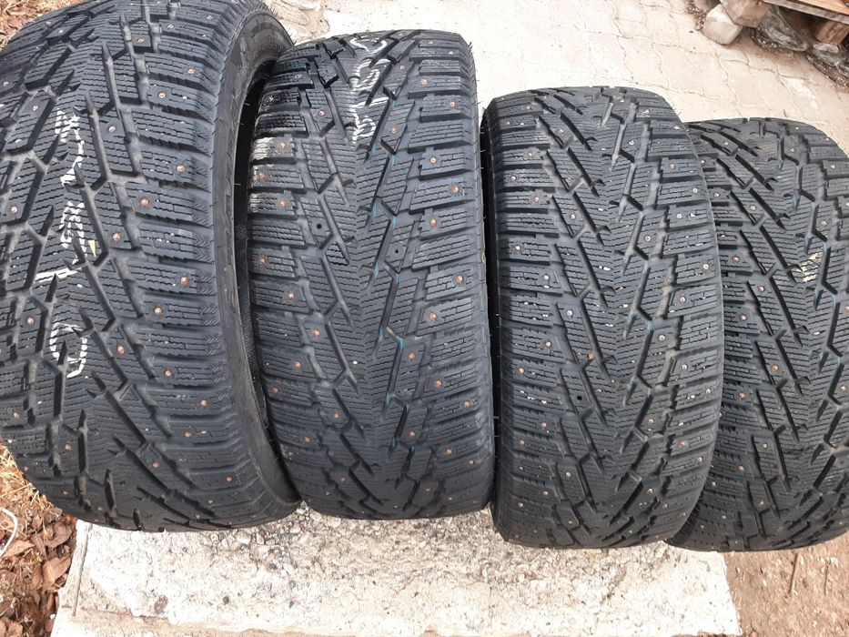 Продам шины 235/45/18  найда