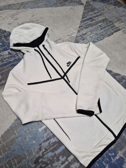 Nike Tech Fleece — белый