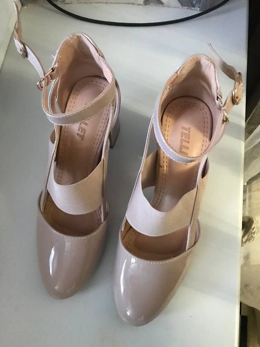 Ayollar tuflisi sotiladi