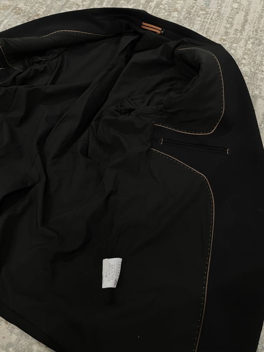 Костюм черного цвета