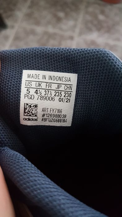 Маратонки Adidas и Puma