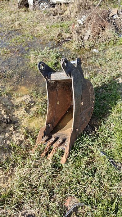 Inchiriez Buldoexcavator Case 590sr