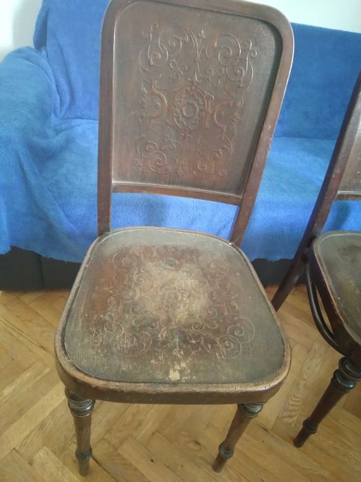 Три стари столове Thonet, виенски