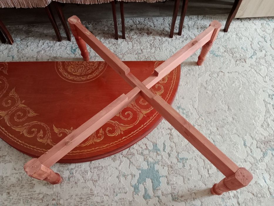 Продам круглый стол