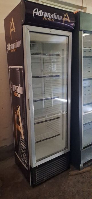 Продаются витиринный холодильники  угур