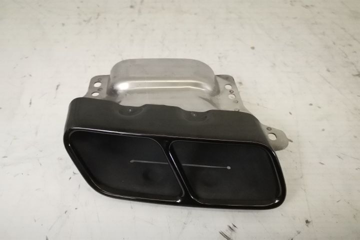 Оригинален десен изпускателен накрайник в добро състояние AMG Мерцедес