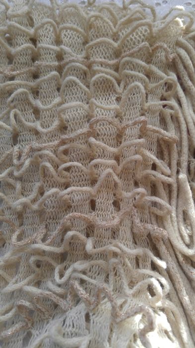 2 длинных шарфа-боа розовый и бежевый