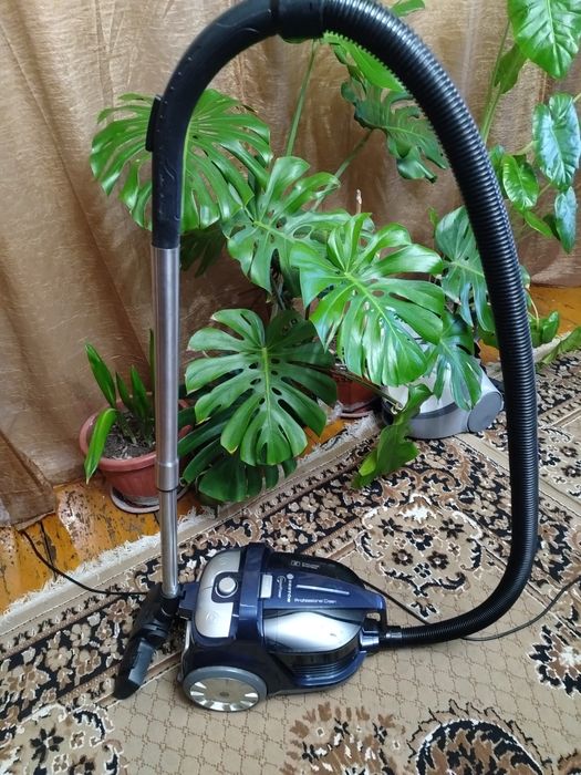 Пылесос Бестон кантейнер