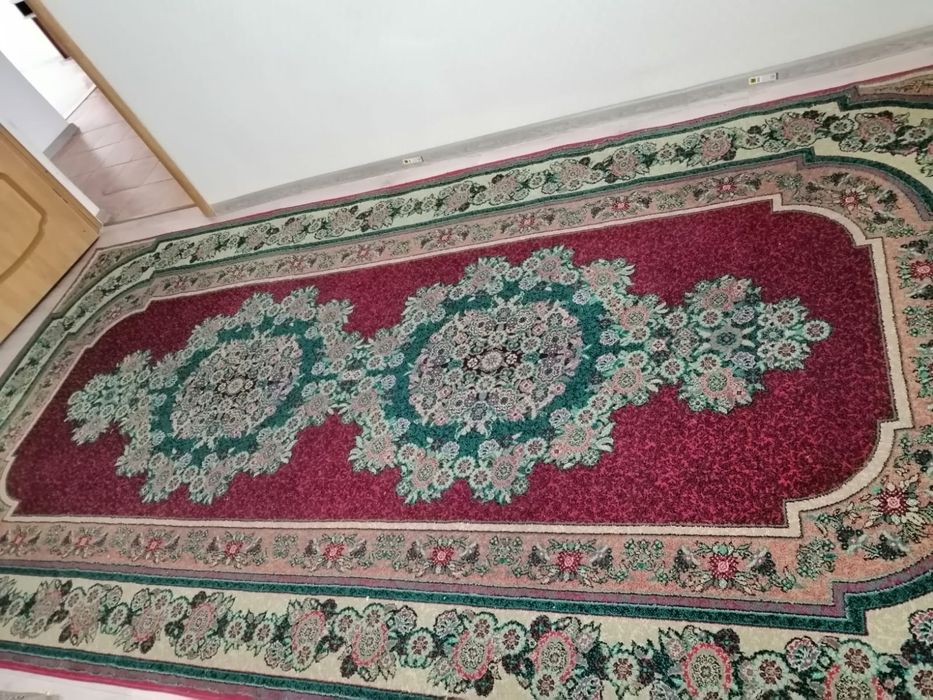 Продаю б/у ковёр