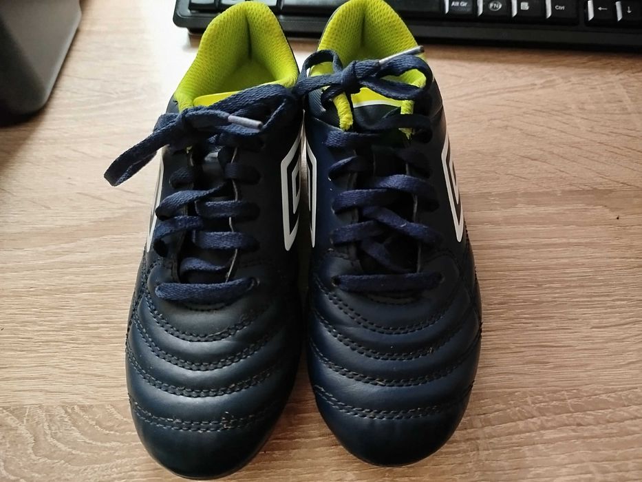 Футболни бутонки Umbro.