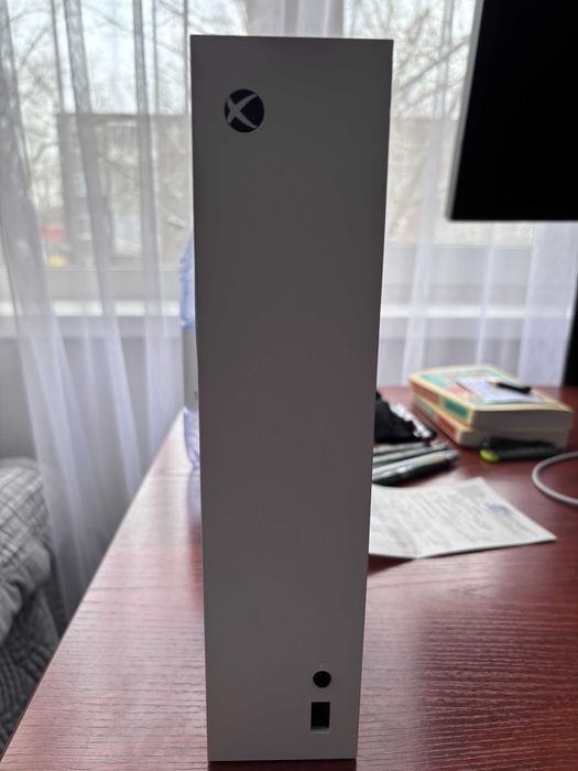 Продам Xbox Series S 512GB