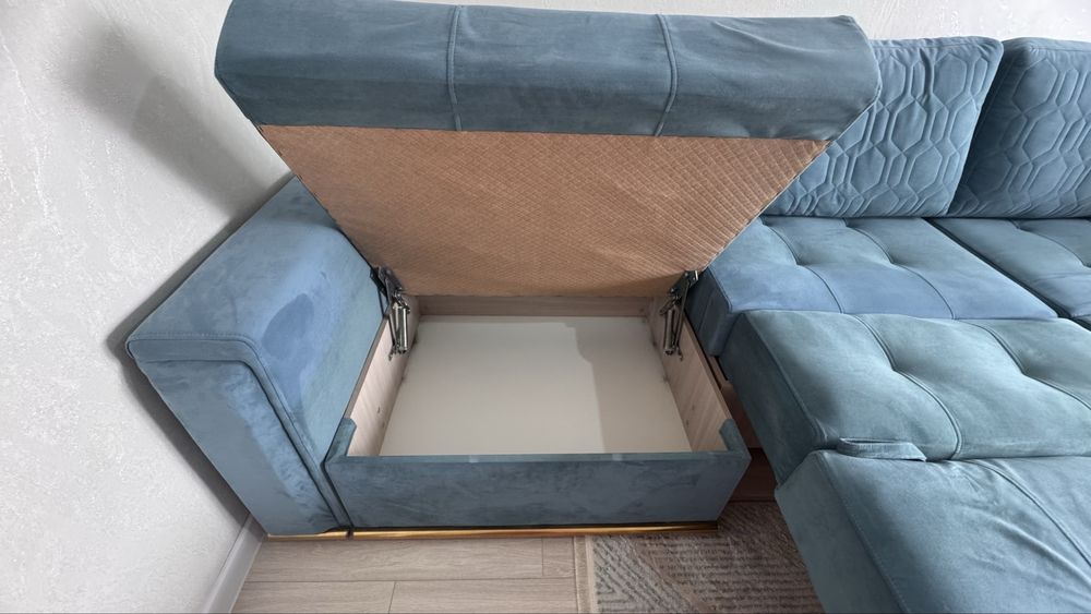 Продам диван в отличном состояние