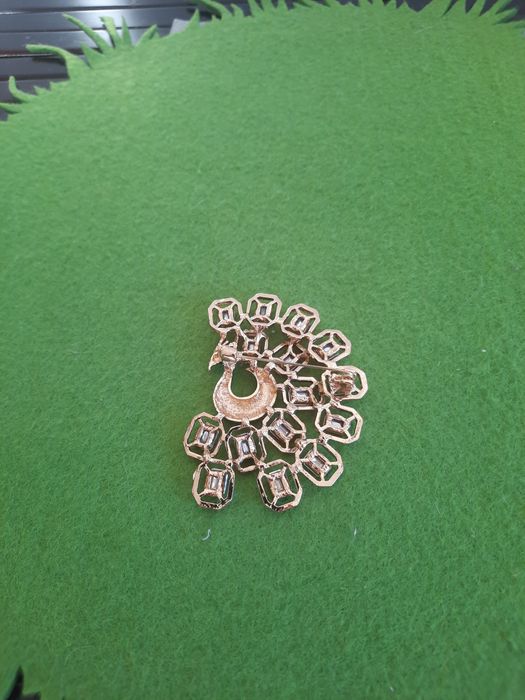 Brosa aurie mare "Paun"