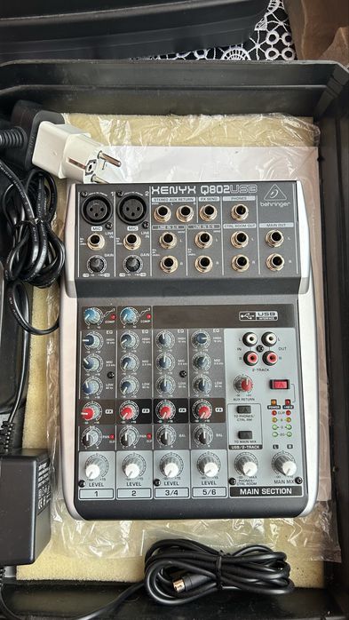 Mixer Behringer Xenyx 802USB