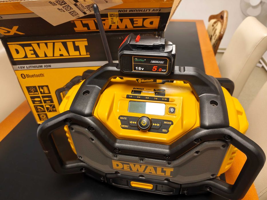 Radio cu statie de incarcare pentru acumulatori XR Li-Ion 18/54 V, DeWALT, DCR027