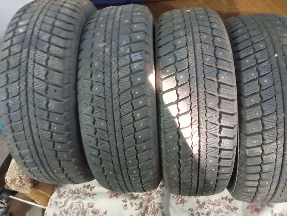 Шины б/у зимние 14 размер