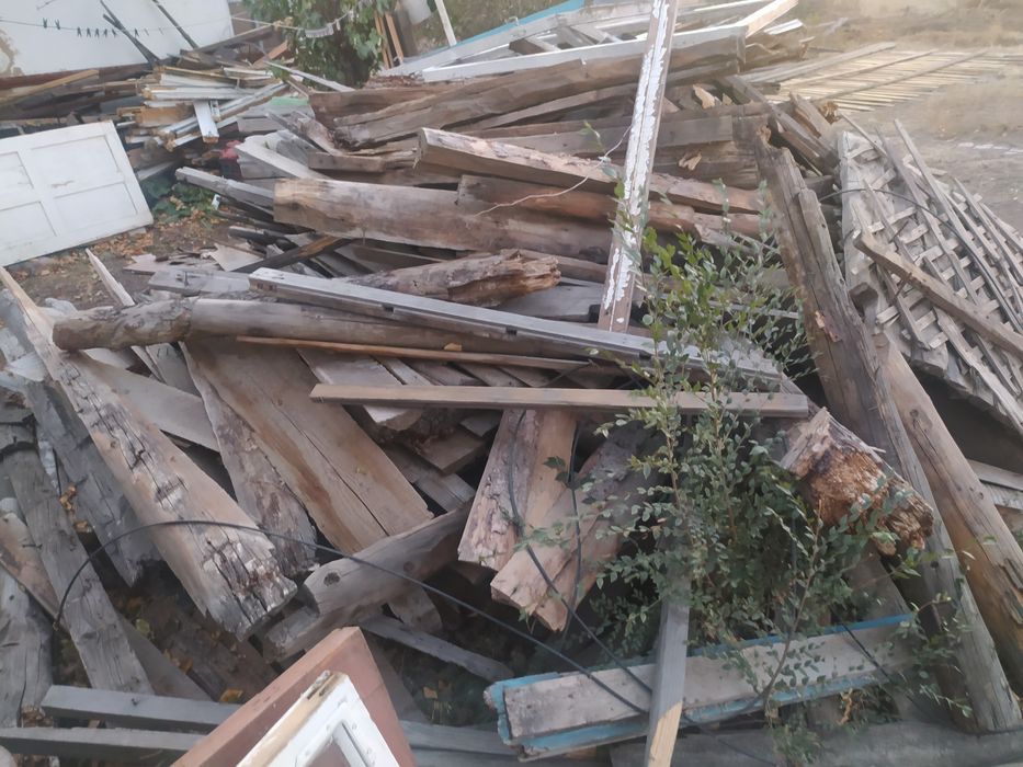 Продаю дрова хорошие качества можно зимой много готовят дровишки