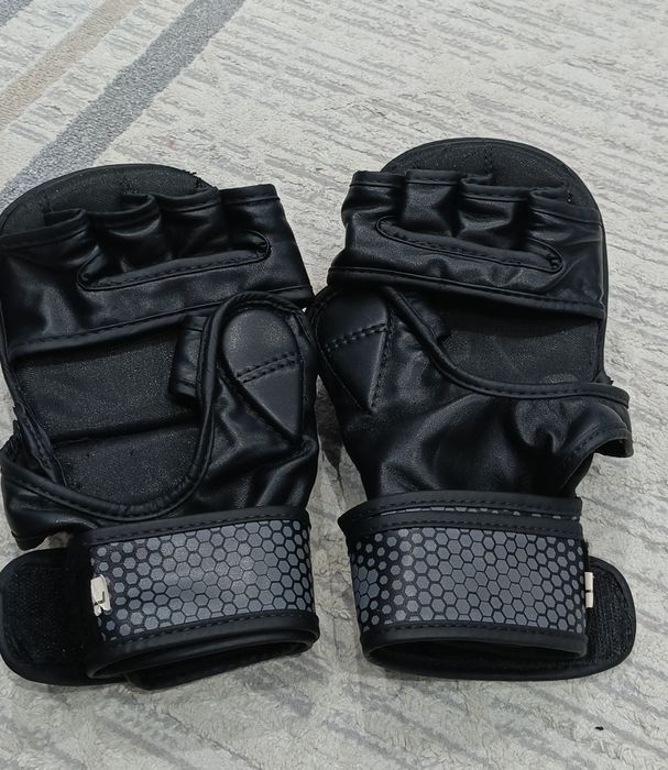 Продается перчатка мма