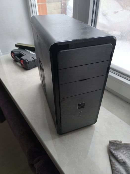 Продам системный блок i3 6100, 4 гб озу, 500 гб хдд