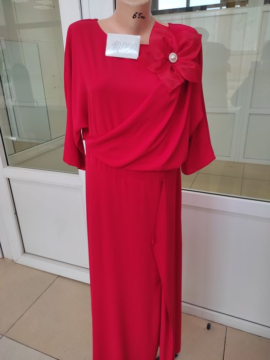 Платья новые продам