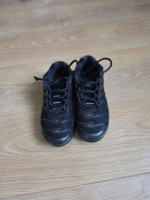 Pantofi Nike 31,5 și Crocs