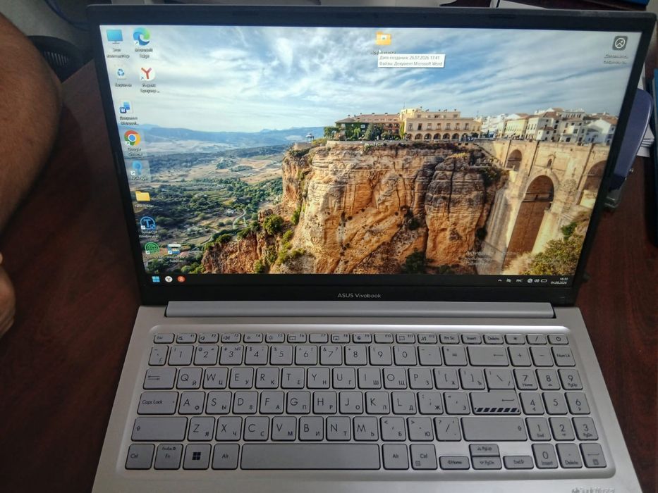 Asus ноутбук жағдайы өте жақсы