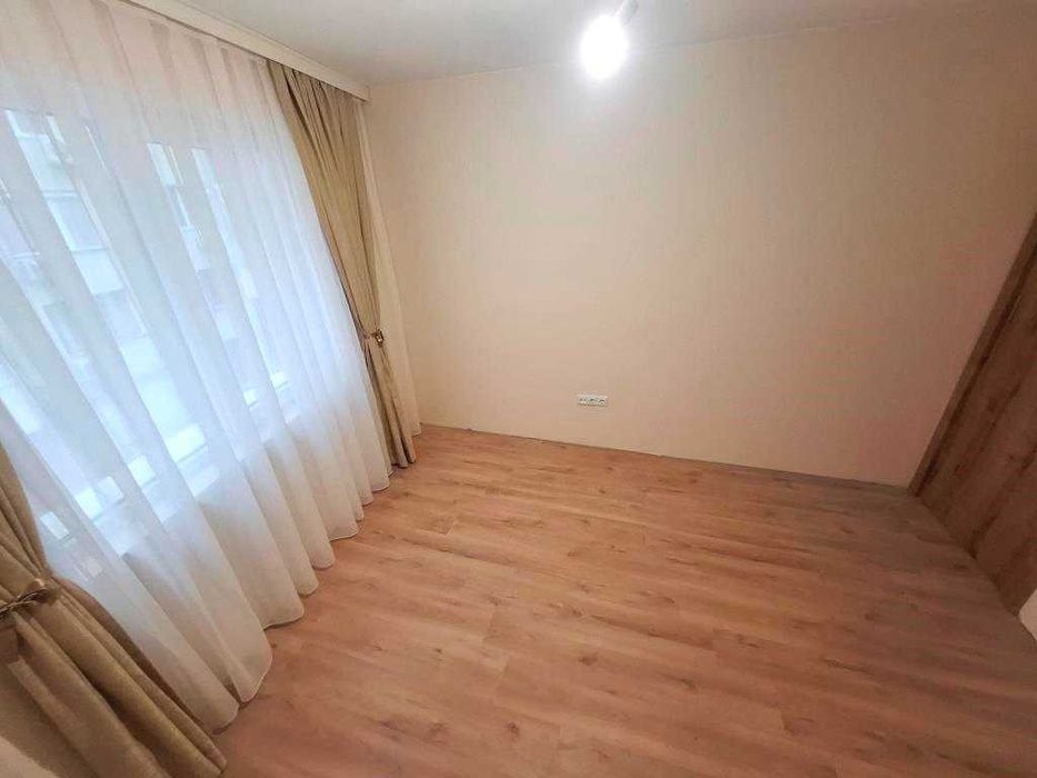 Продава се Тристаен апартамент в Варна, Център - 101 кв.м за 2080 €/кв.м - Снимка #11