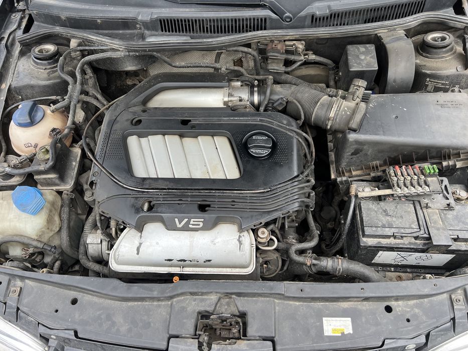 Vw golf 4 2.3 v5  150 кс