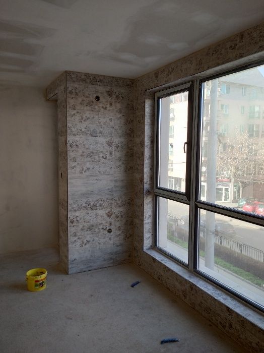 Опитен майстор фаянсаджия, теракота, гранитогрес