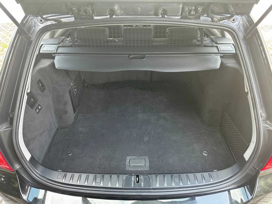 Автомобил BMW 325 Xi