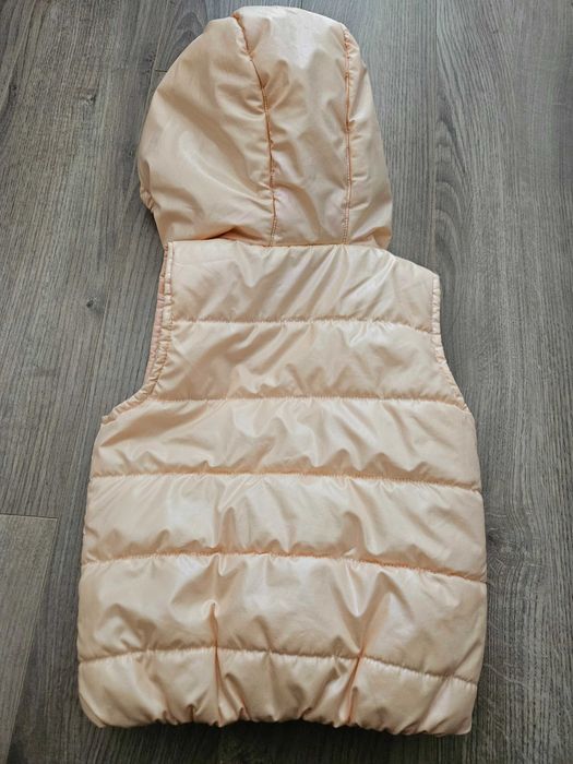 Детско плътно елече с качулка 86