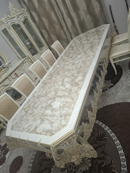 Продается  стол и стулья