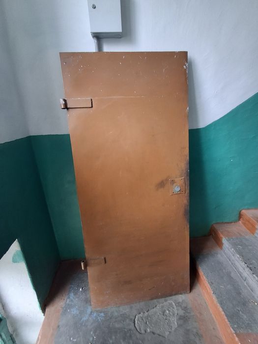 Продам металическую дверь