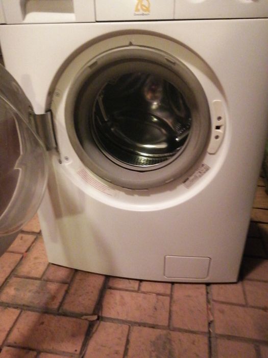 Продам стиральную машину Zanussi