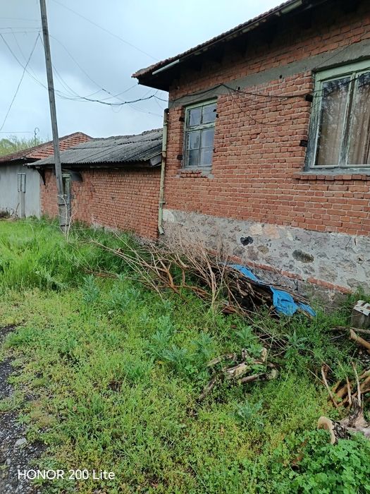 Продавам къща в с. Върбица
