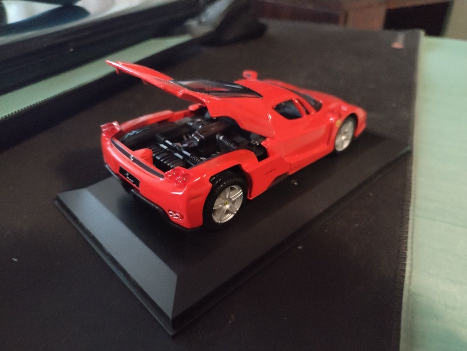 machetă burago Enzo Ferrari