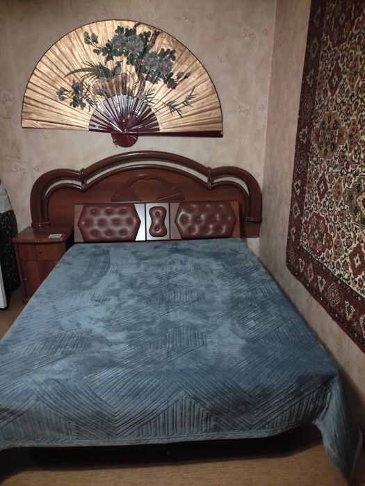 Кровать двухспальная . Деревянная