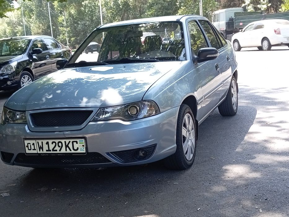 Продаётся Nexia 2 в хорошем состоянии цвет дельфин 2015 год свой машин