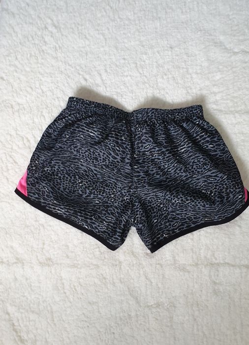 Pantaloni scurti Nike marimea XS