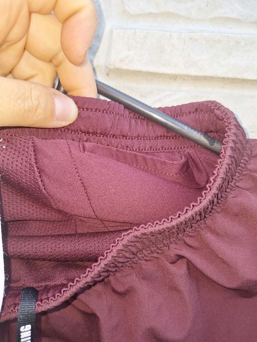 Pantaloni  Nike scurti superbi marime M