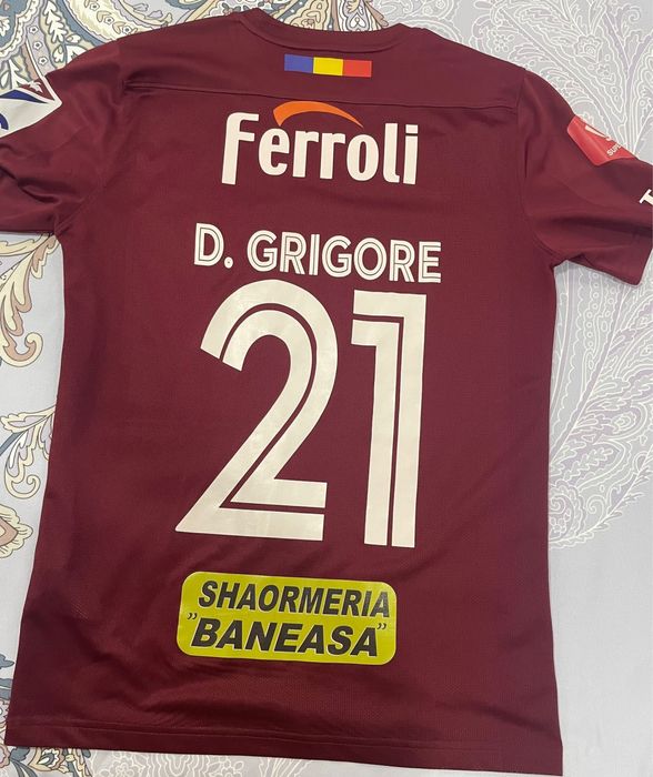 Tricou cu semnatura lui Radoi si Tricou Rapid