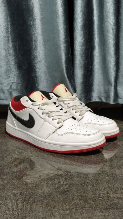 Оригинальные кроссовки Nike Air Jordan 1