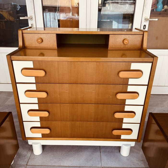 Италиански винтидж комплект – скрин + 2 нощни шкафчета (60–70-те)