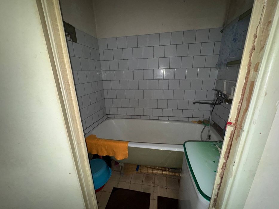 Дом сотилади бэшинчи этаж бир хона 39 кв янги сифатли  эшик ва акфа